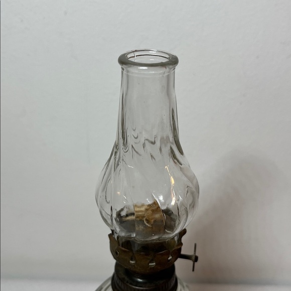 Vintage Mini Swirl Glass Oil Lamp and swirl shade P & A MFG Acorn 8” - Picture 2 of 4
